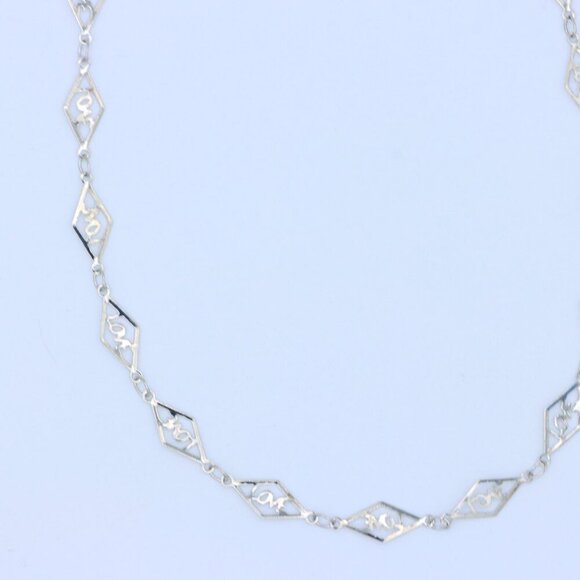 Delicate & Contemporary Necklace Chain, A Lovely Choice for Women, EVCH1771 - Picture 9 of 10
